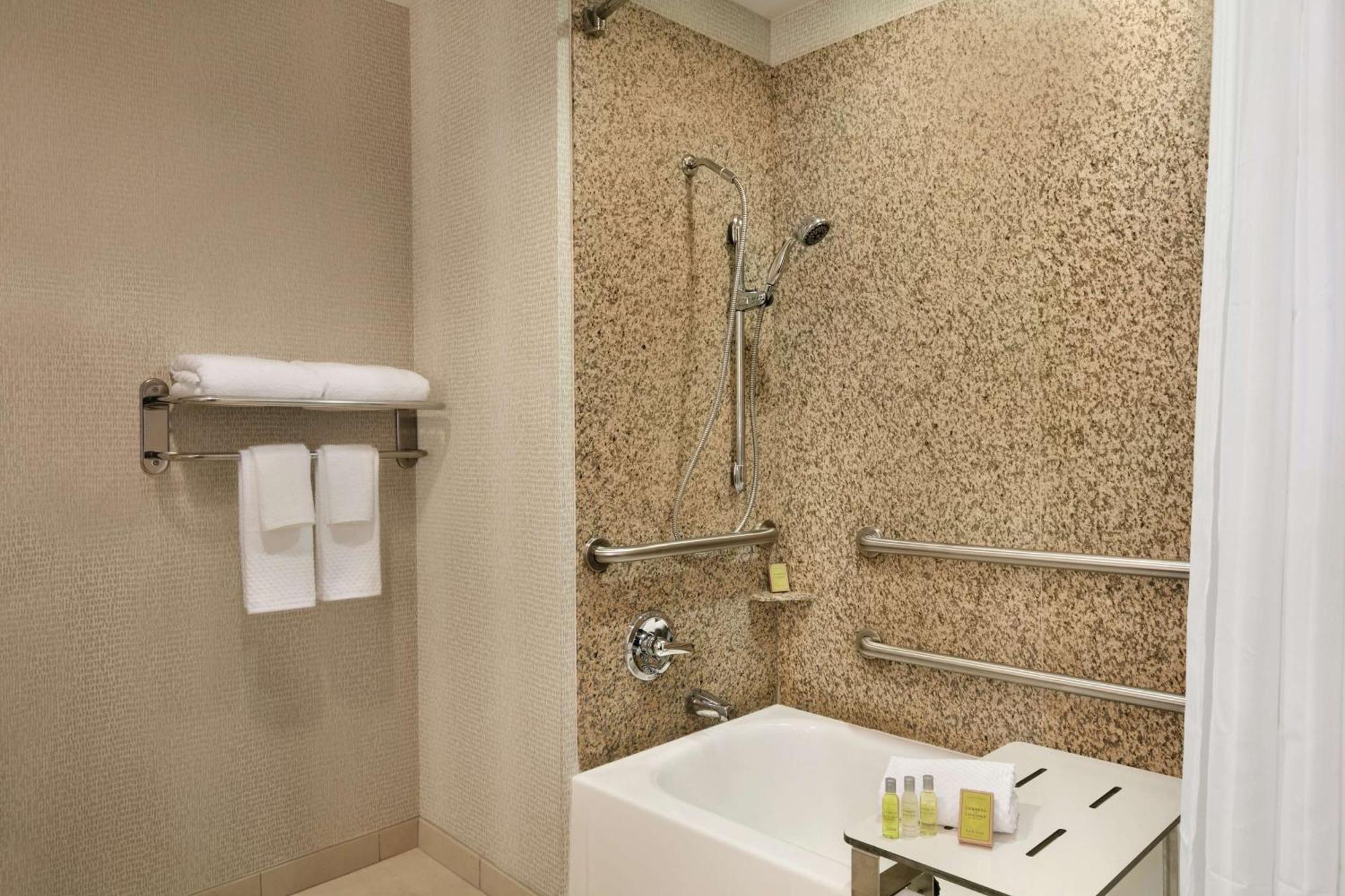 Doubletree By Hilton Atlanta Northeast/Northlake Tucker Eksteriør bilde